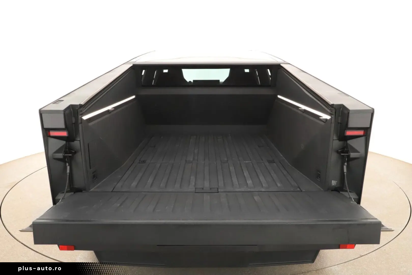TESLA Cybertruck