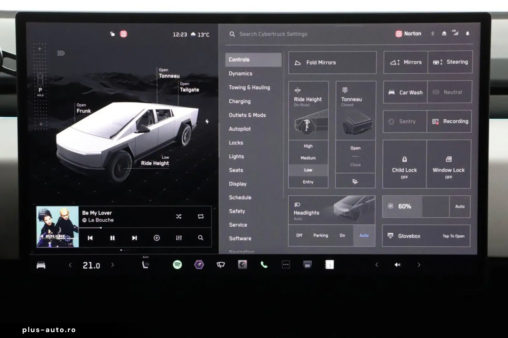 TESLA Cybertruck