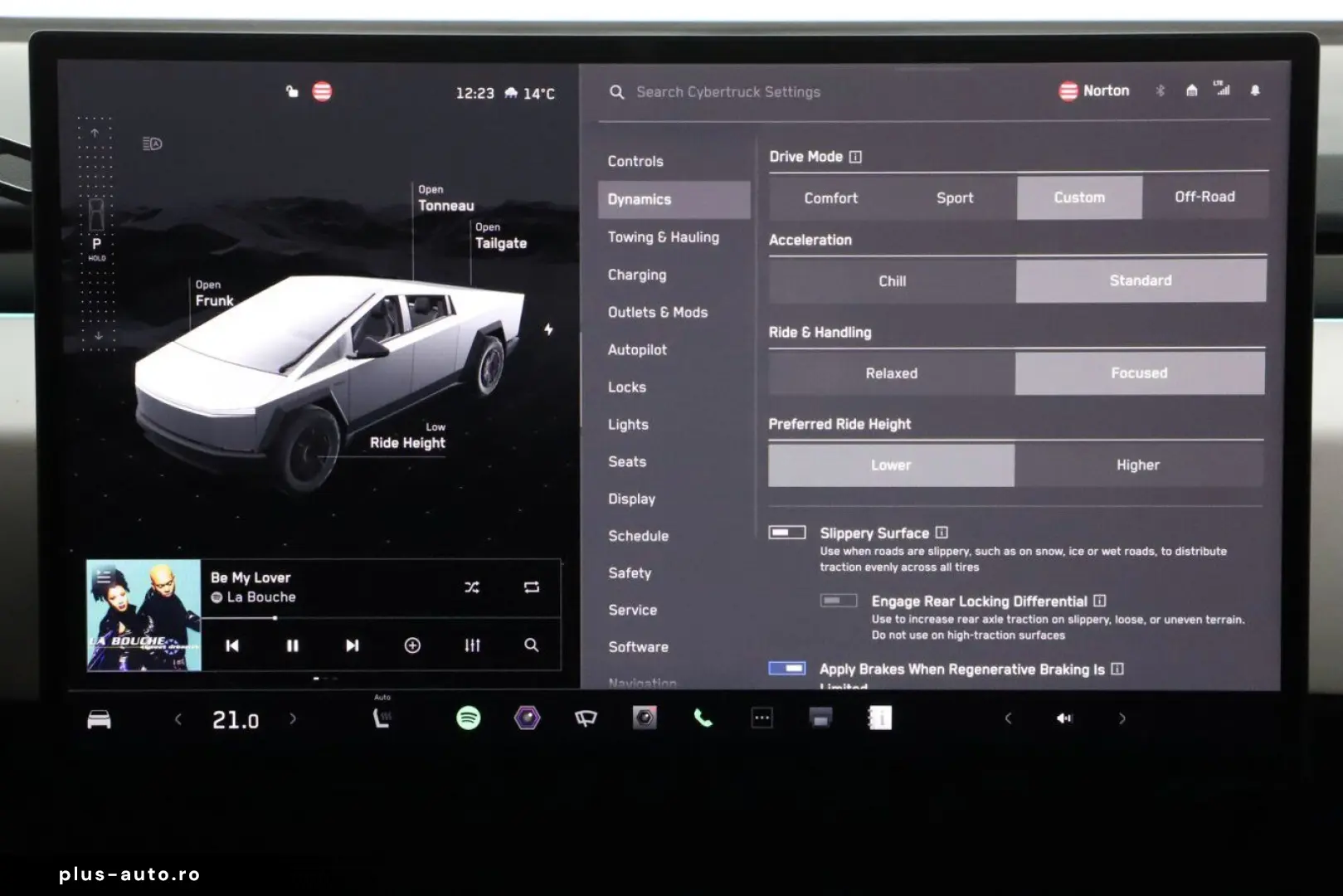 TESLA Cybertruck