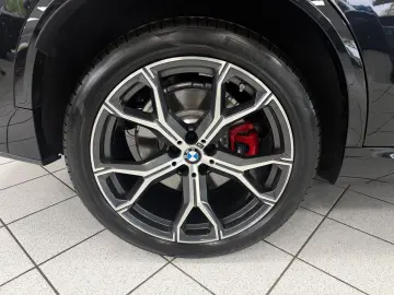BMW X5 M60 i xD PANO-SKY STHZG H-K HUD ACC GLAS 360