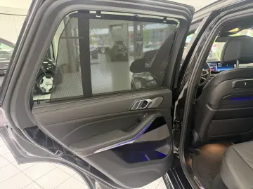 BMW X5 M60 i xD PANO-SKY STHZG H-K HUD ACC GLAS 360