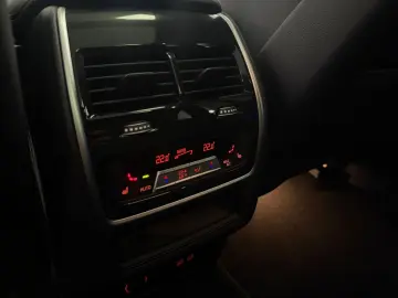 BMW X5 M60 i xD PANO-SKY STHZG H-K HUD ACC GLAS 360