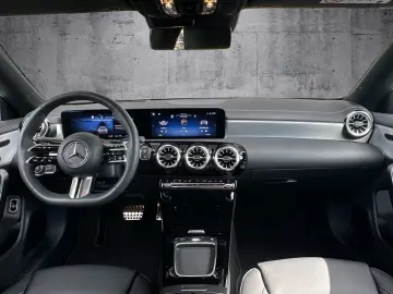MERCEDES-BENZ CLA 250 4M AMG 360  DISTRO PANO SOUND MLED HUD