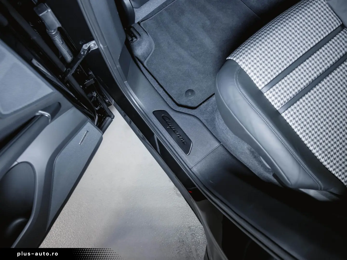 PORSCHE Cayenne GTS Coupé Leichtbau Sport Paket Carbon