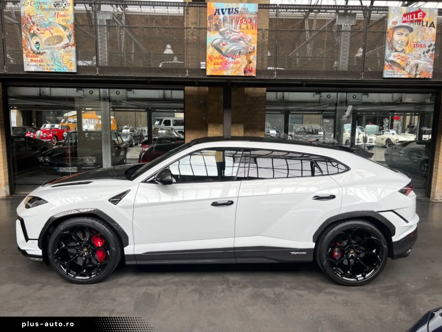 LAMBORGHINI Urus Performante Full Carbon Rear Seat Entertain