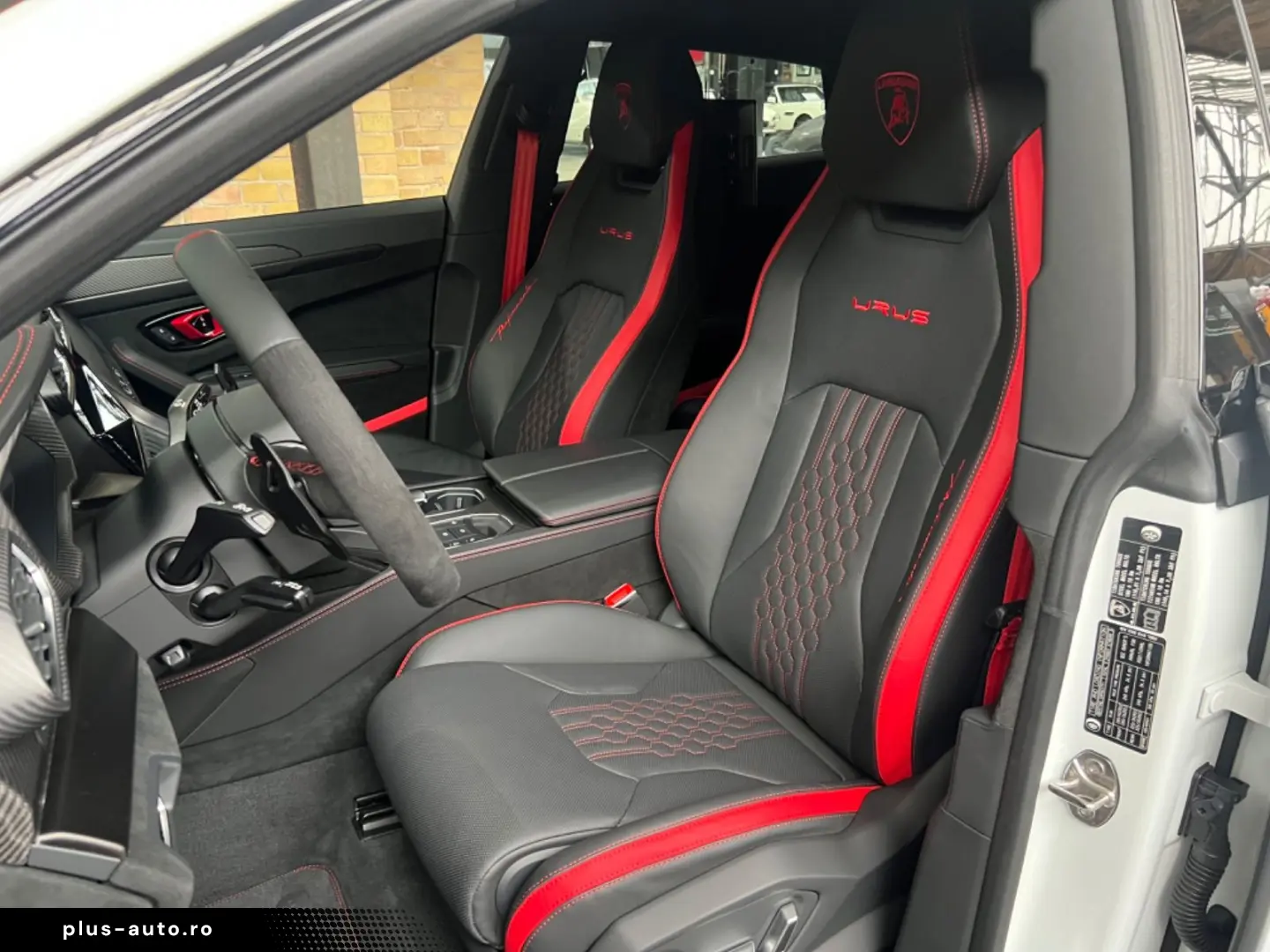 LAMBORGHINI Urus Performante Full Carbon Rear Seat Entertain