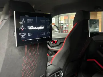 LAMBORGHINI Urus Performante Full Carbon Rear Seat Entertain