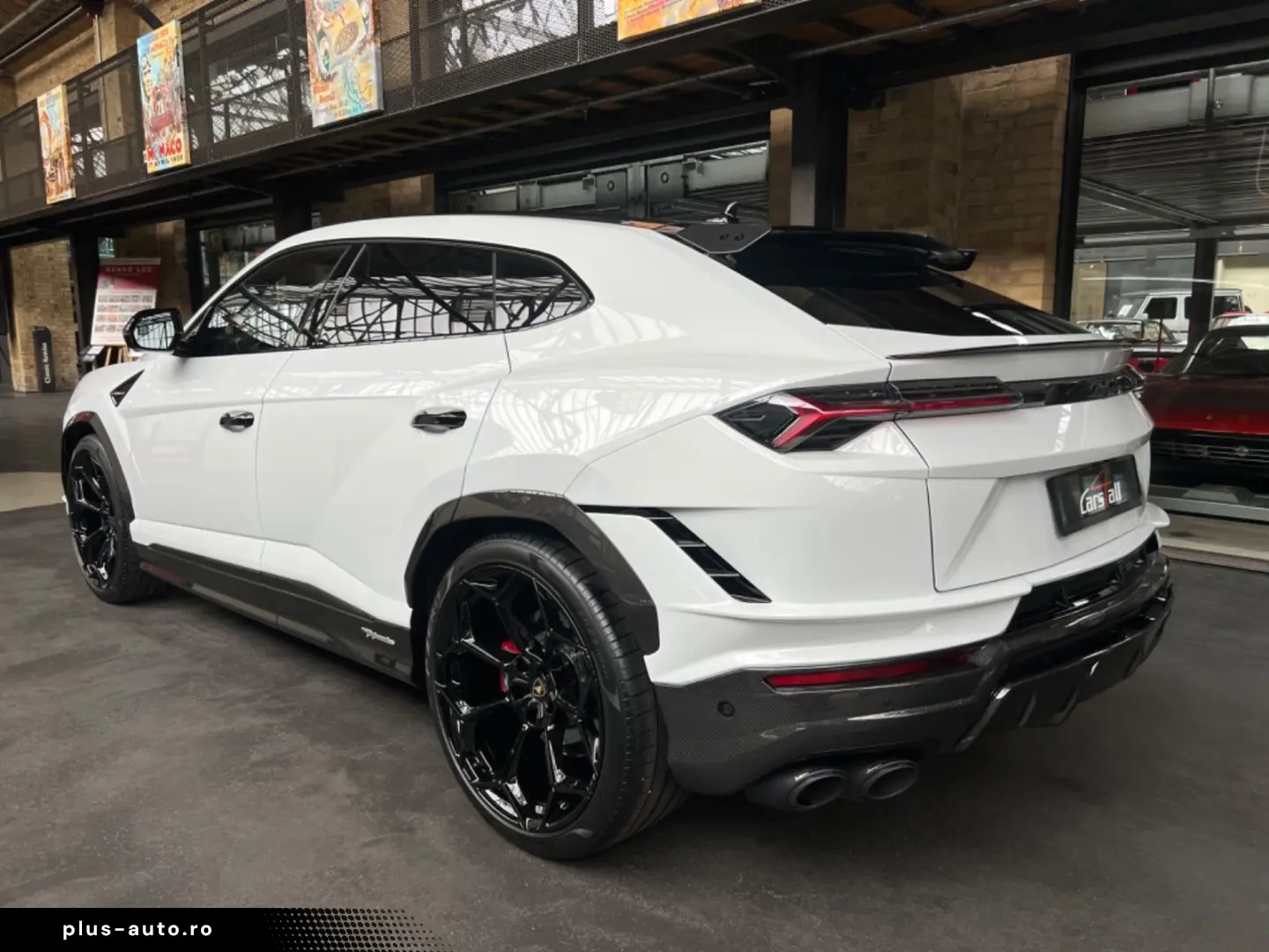 LAMBORGHINI Urus Performante Full Carbon Rear Seat Entertain