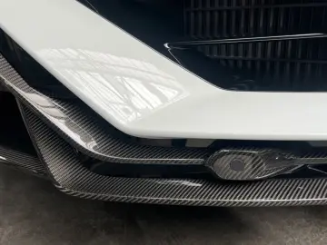 LAMBORGHINI Urus Performante Full Carbon Rear Seat Entertain