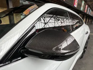 LAMBORGHINI Urus Performante Full Carbon Rear Seat Entertain