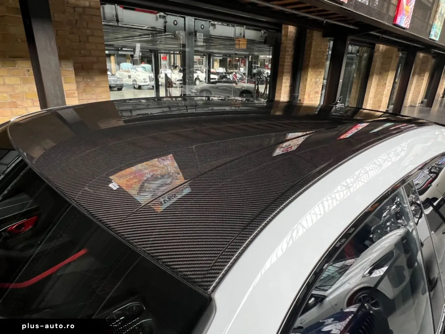 LAMBORGHINI Urus Performante Full Carbon Rear Seat Entertain