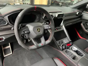 LAMBORGHINI Urus Performante Full Carbon Rear Seat Entertain