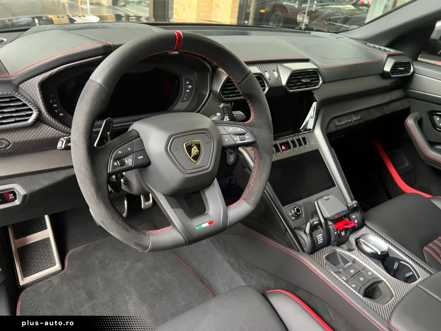 LAMBORGHINI Urus Performante Full Carbon Rear Seat Entertain