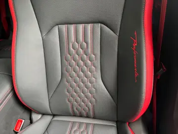 LAMBORGHINI Urus Performante Full Carbon Rear Seat Entertain