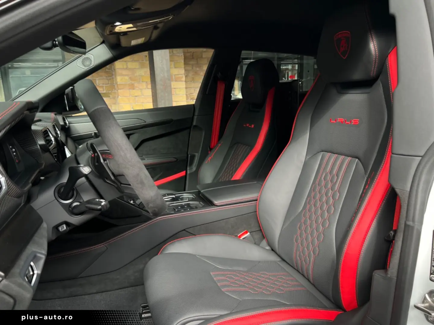 LAMBORGHINI Urus Performante Full Carbon Rear Seat Entertain