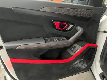 LAMBORGHINI Urus Performante Full Carbon Rear Seat Entertain