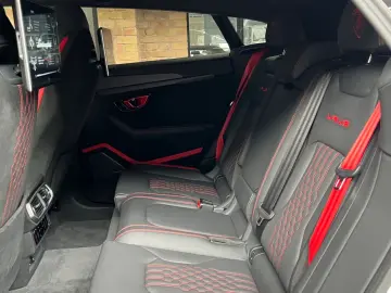 LAMBORGHINI Urus Performante Full Carbon Rear Seat Entertain