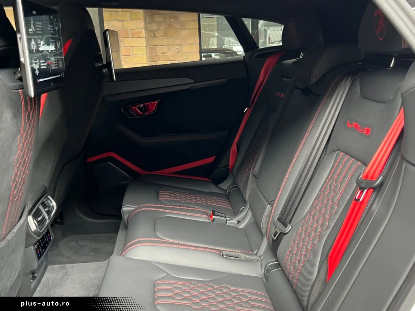 LAMBORGHINI Urus Performante Full Carbon Rear Seat Entertain