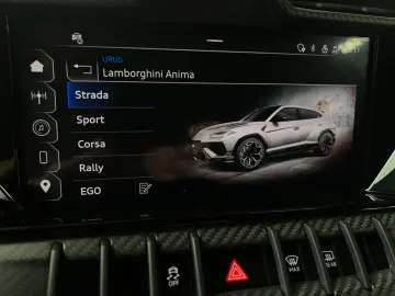 LAMBORGHINI Urus Performante Full Carbon Rear Seat Entertain