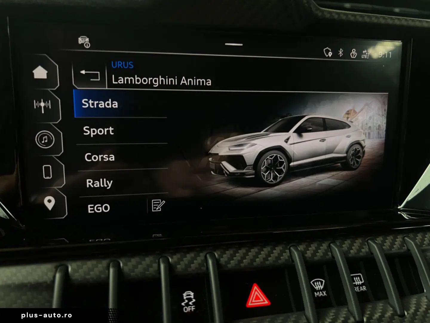 LAMBORGHINI Urus Performante Full Carbon Rear Seat Entertain