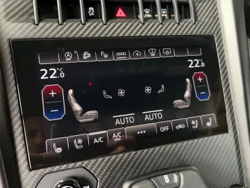 LAMBORGHINI Urus Performante Full Carbon Rear Seat Entertain