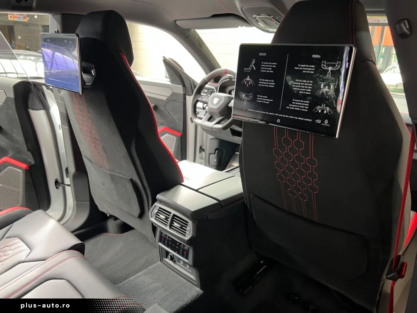 LAMBORGHINI Urus Performante Full Carbon Rear Seat Entertain
