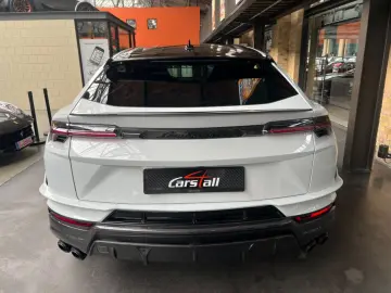 LAMBORGHINI Urus Performante Full Carbon Rear Seat Entertain