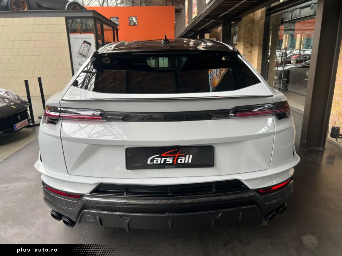 LAMBORGHINI Urus Performante Full Carbon Rear Seat Entertain
