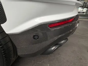 LAMBORGHINI Urus Performante Full Carbon Rear Seat Entertain