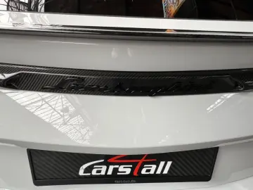 LAMBORGHINI Urus Performante Full Carbon Rear Seat Entertain