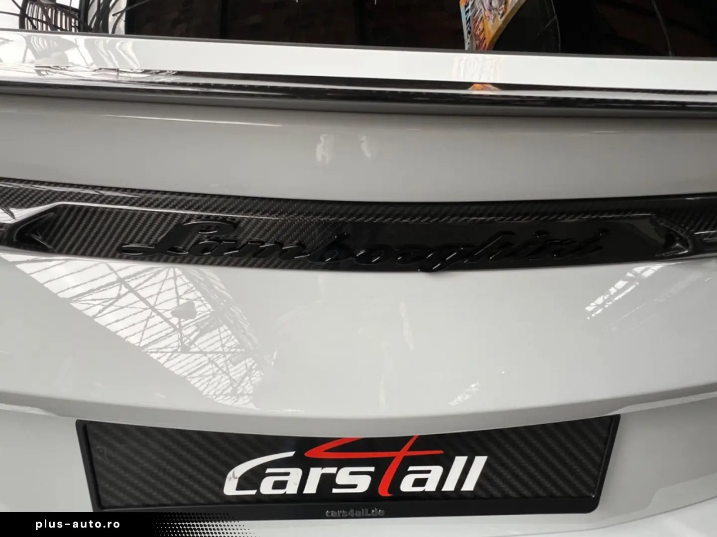 LAMBORGHINI Urus Performante Full Carbon Rear Seat Entertain