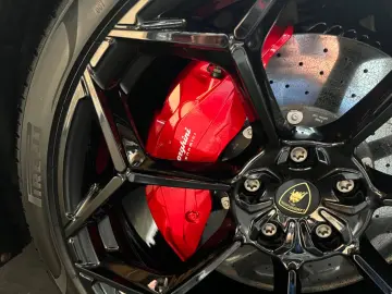 LAMBORGHINI Urus Performante Full Carbon Rear Seat Entertain