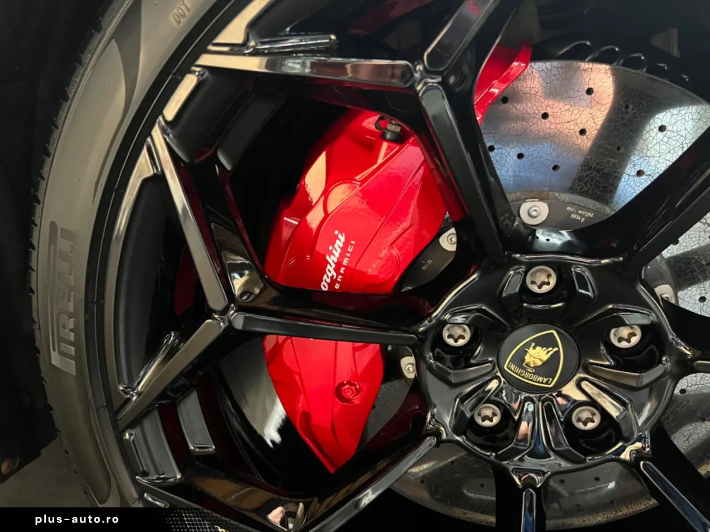 LAMBORGHINI Urus Performante Full Carbon Rear Seat Entertain