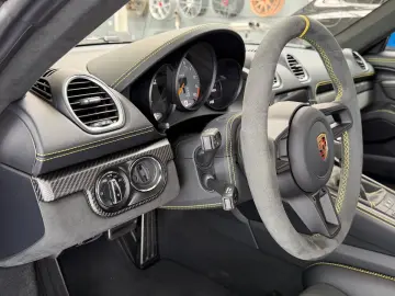 PORSCHE 718 GT4 RS Lift Clubsport Approved