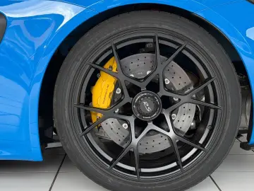 PORSCHE 718 GT4 RS Lift Clubsport Approved