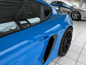 PORSCHE 718 GT4 RS Lift Clubsport Approved