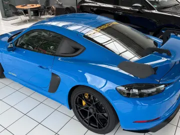 PORSCHE 718 GT4 RS Lift Clubsport Approved