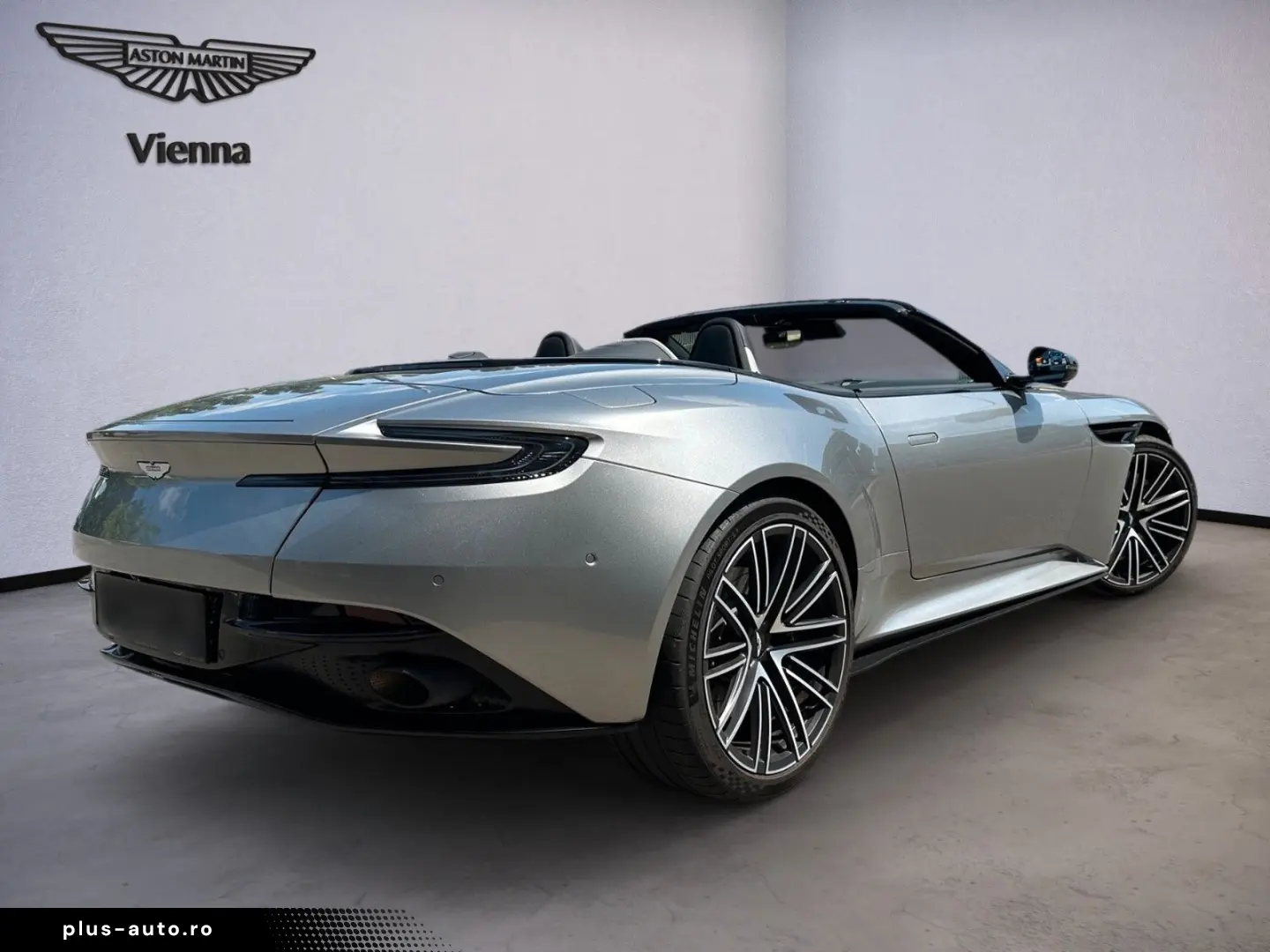 ASTON MARTIN DB12 2025 — imagine 3