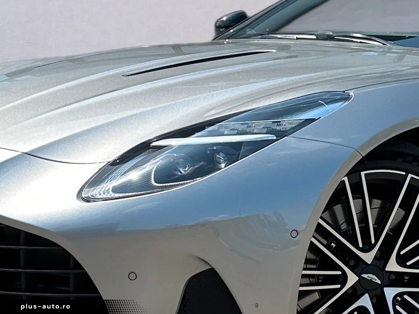 ASTON MARTIN DB12 2025 — imagine 5