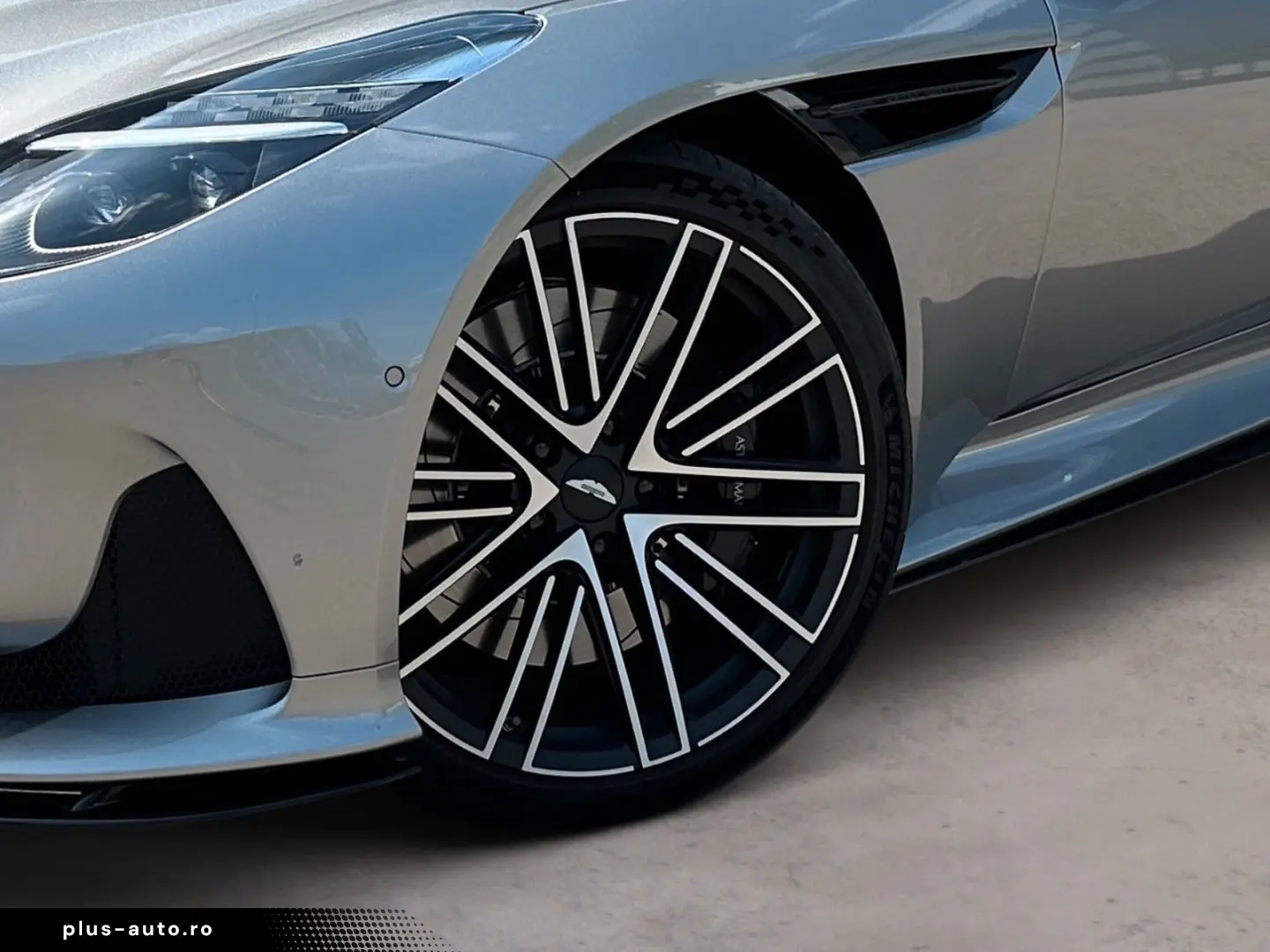 ASTON MARTIN DB12 2025 — imagine 6