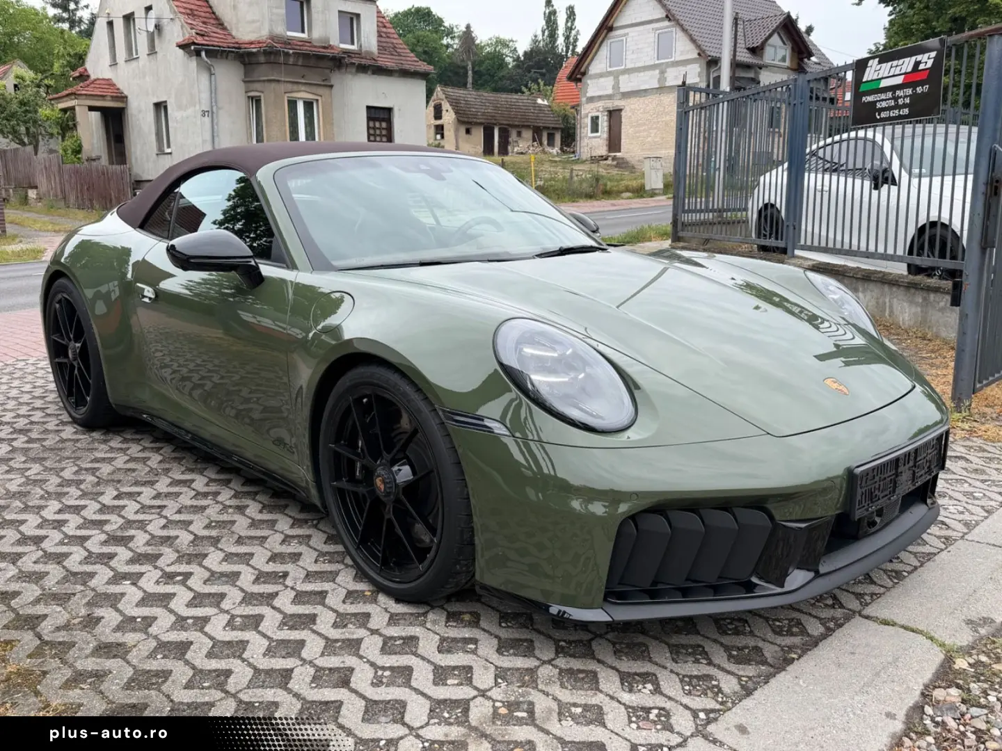 PORSCHE 911 Carrera GTS T-Hybrid Cabrio PTS Manufaktur