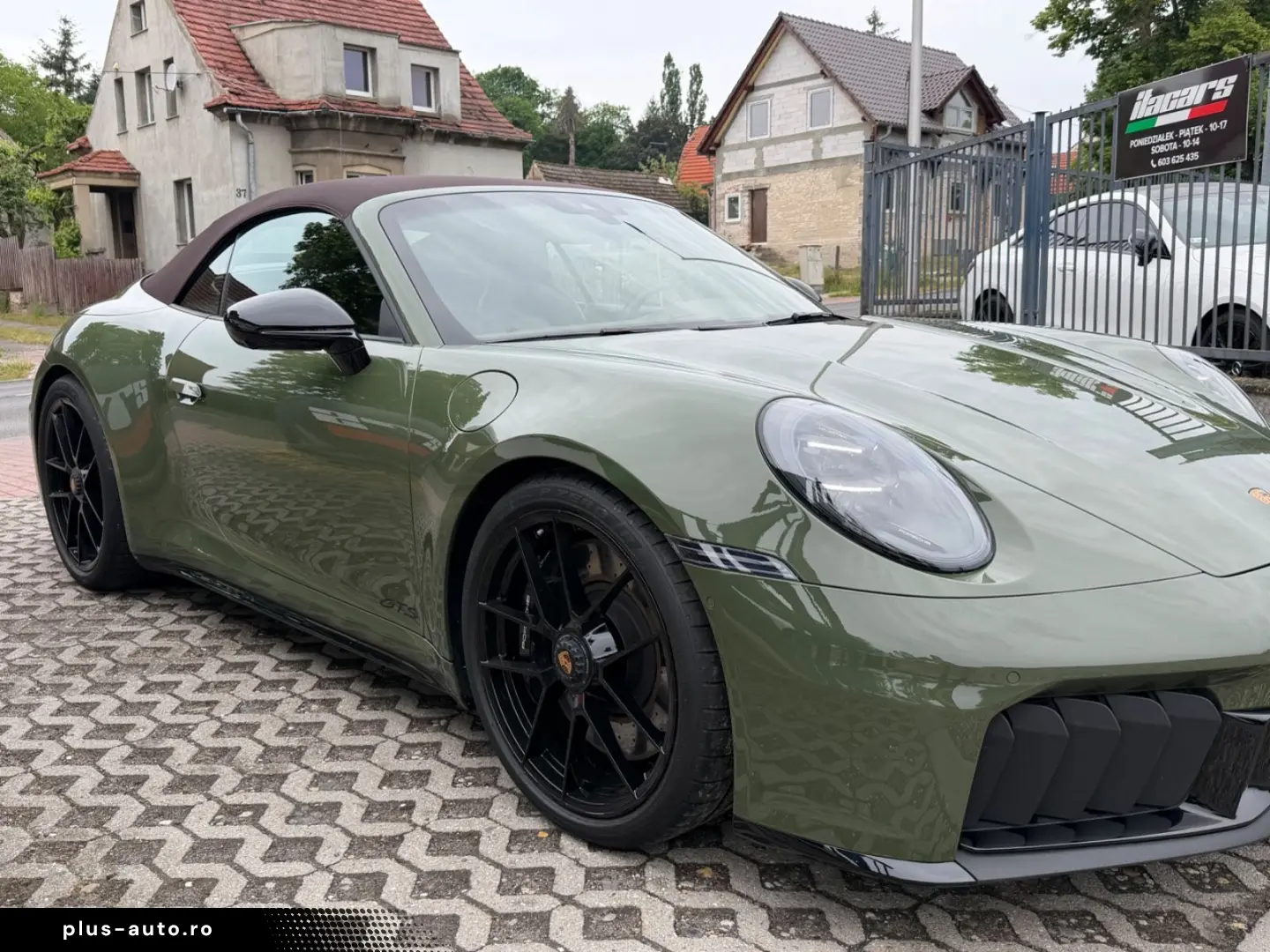 PORSCHE 911 Carrera GTS T-Hybrid Cabrio PTS Manufaktur
