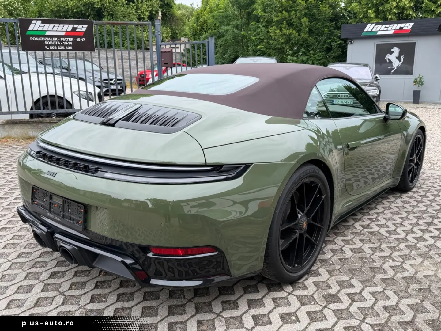 PORSCHE 911 Carrera GTS T-Hybrid Cabrio PTS Manufaktur