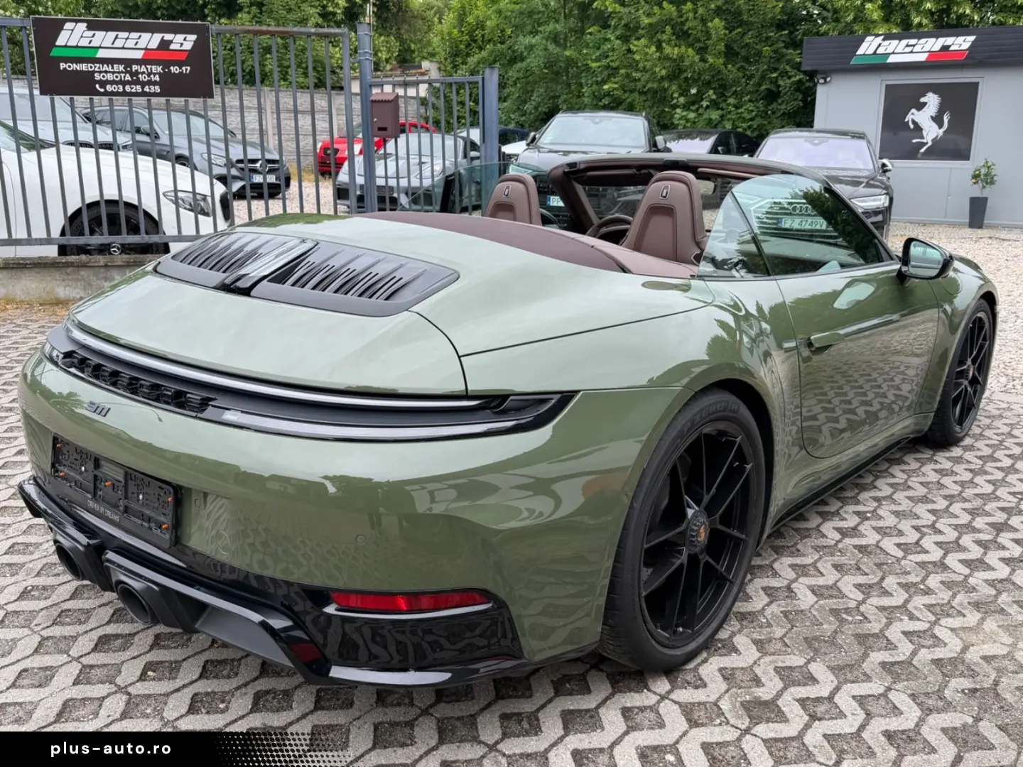 PORSCHE 911 Carrera GTS T-Hybrid Cabrio PTS Manufaktur