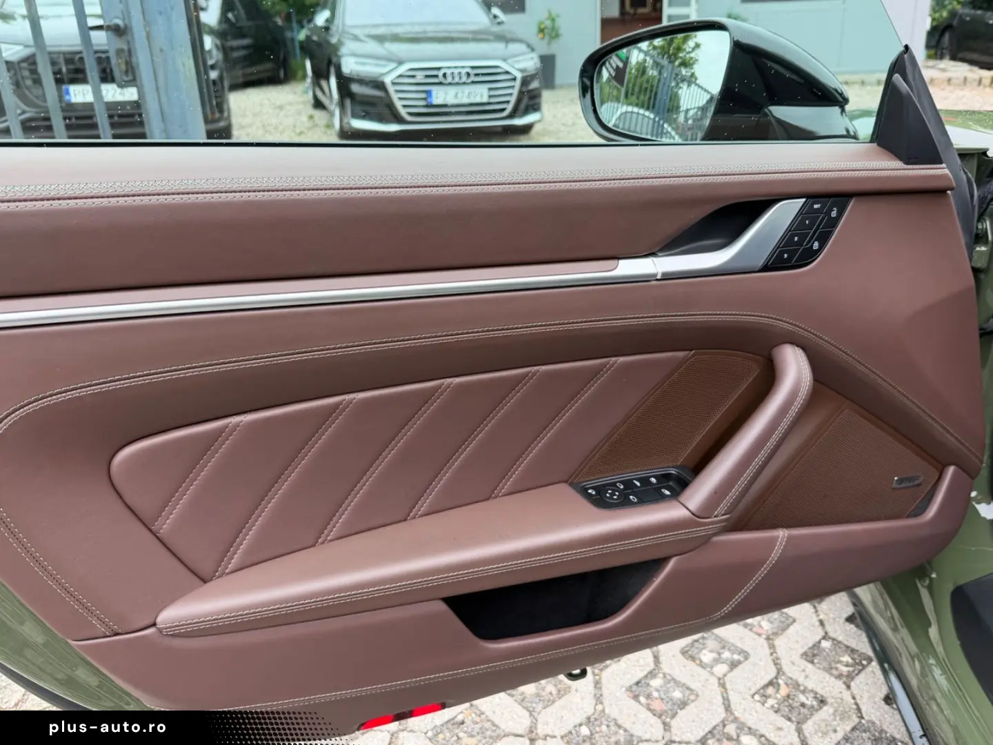 PORSCHE 911 Carrera GTS T-Hybrid Cabrio PTS Manufaktur