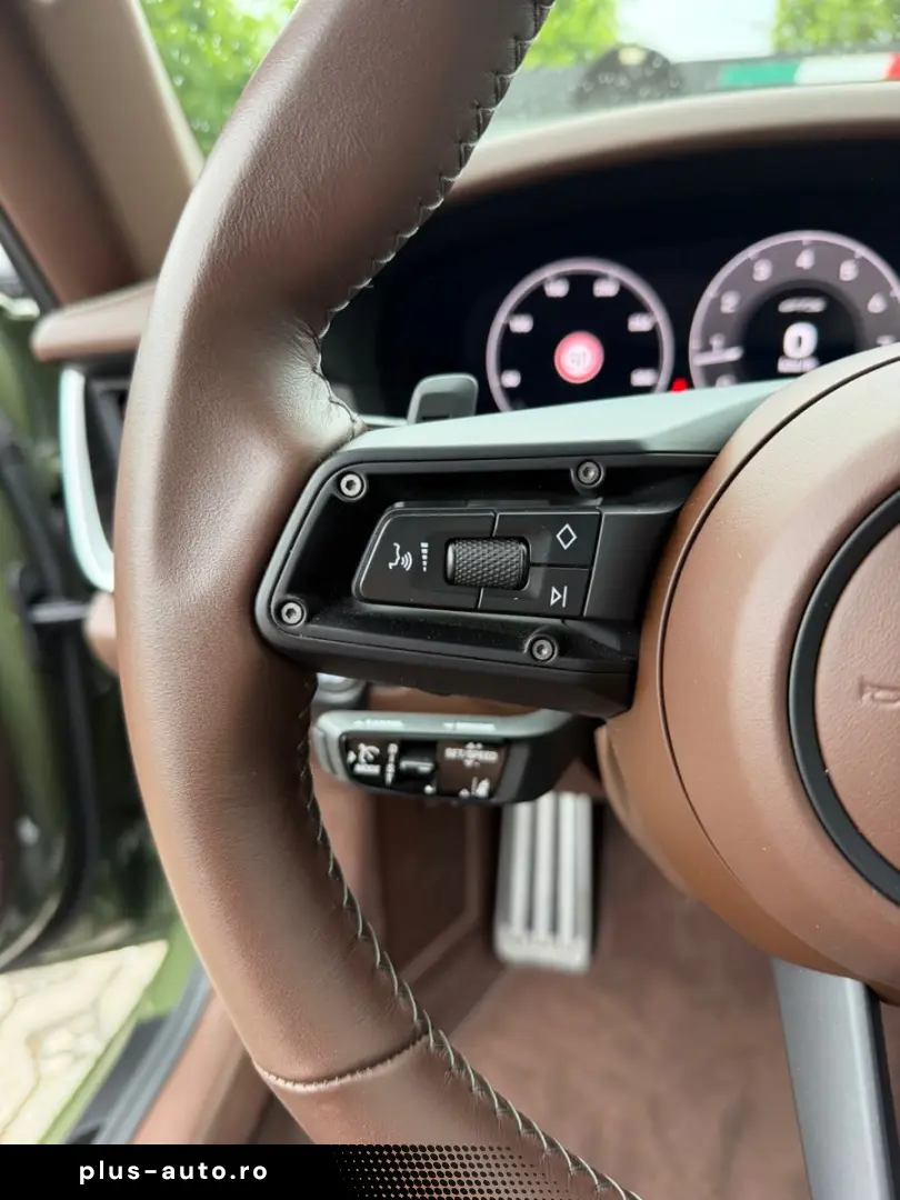 PORSCHE 911 Carrera GTS T-Hybrid Cabrio PTS Manufaktur