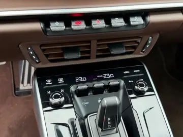 PORSCHE 911 Carrera GTS T-Hybrid Cabrio PTS Manufaktur