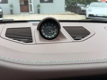 PORSCHE 911 Carrera GTS T-Hybrid Cabrio PTS Manufaktur