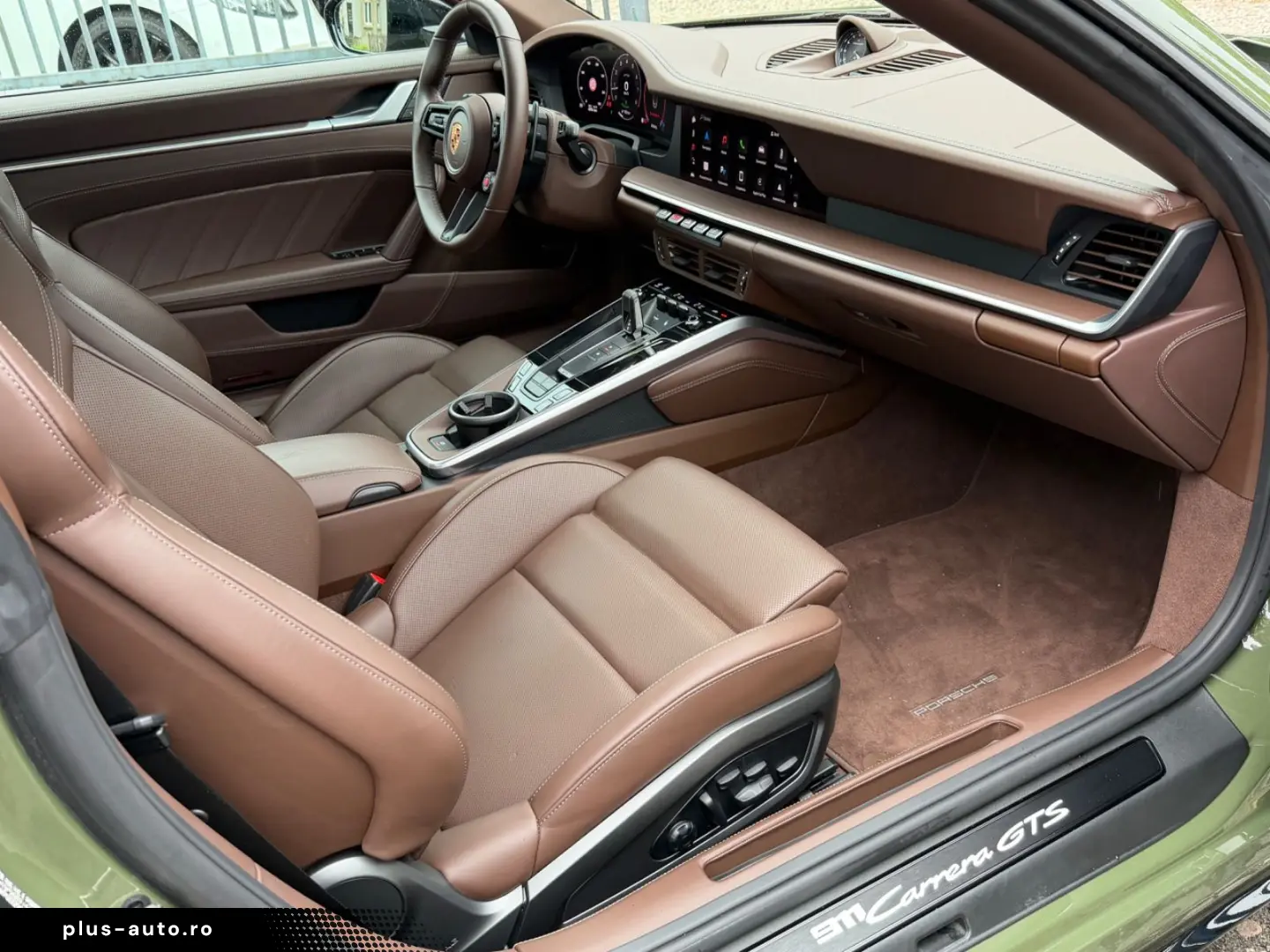 PORSCHE 911 Carrera GTS T-Hybrid Cabrio PTS Manufaktur