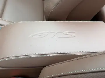PORSCHE 911 Carrera GTS T-Hybrid Cabrio PTS Manufaktur